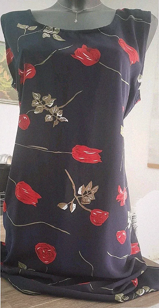 Etuikleid Gr. XL - 42 / 44 Schwarz mit roten Tulpen Schlupfkleid mit Schnürung