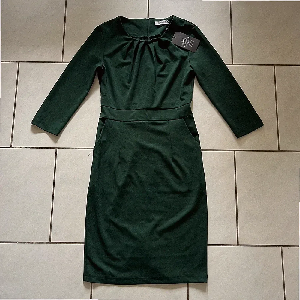 Etuikleid in Dungelgrün Midi Knielang Kleid mit 3/4 Ärmeln Taschen Elegant Dress