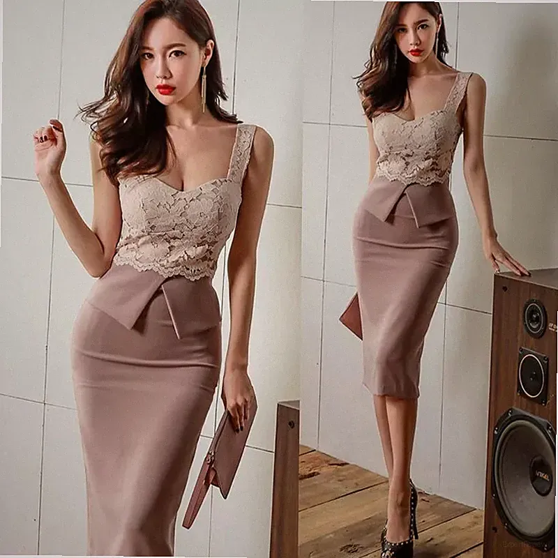 Etuikleid Nackt Und Taupe aus Spitze Makramee mit Schleife Rock Skinny Elegant