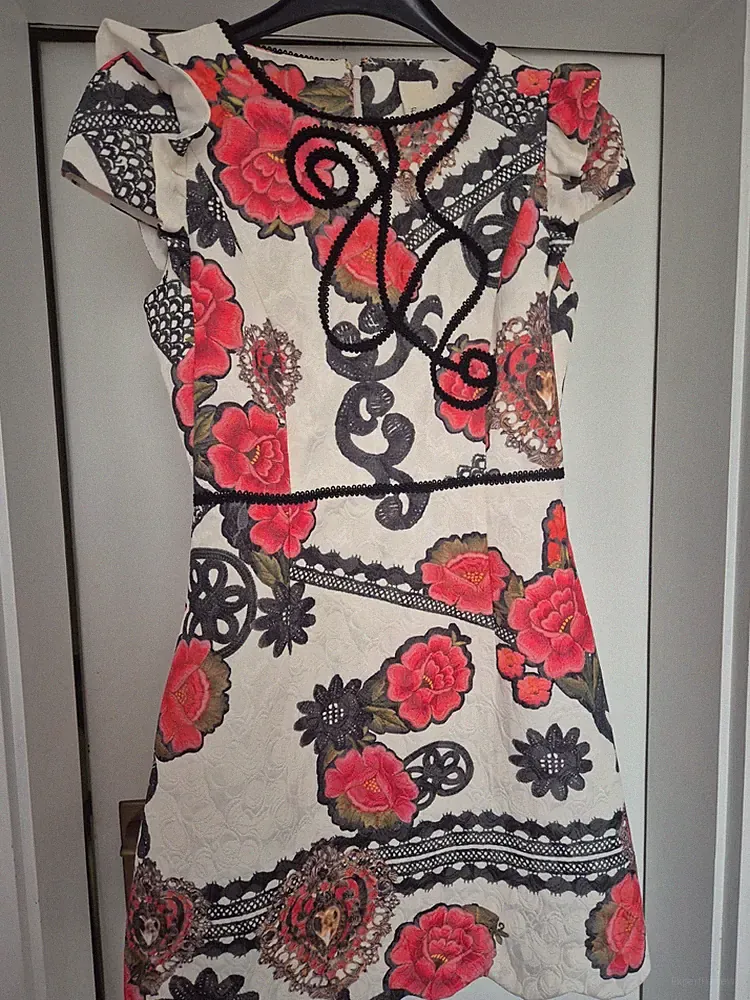 Eureka Italy Größe 36 S Rose Blumen Schwarz Weiß Abschlussball Jacquard Rüschen