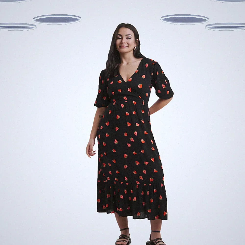 Ex Simply Be Damen Kurzarm Obst Print Crinkle Wickel Midi Kleid in Schwarz