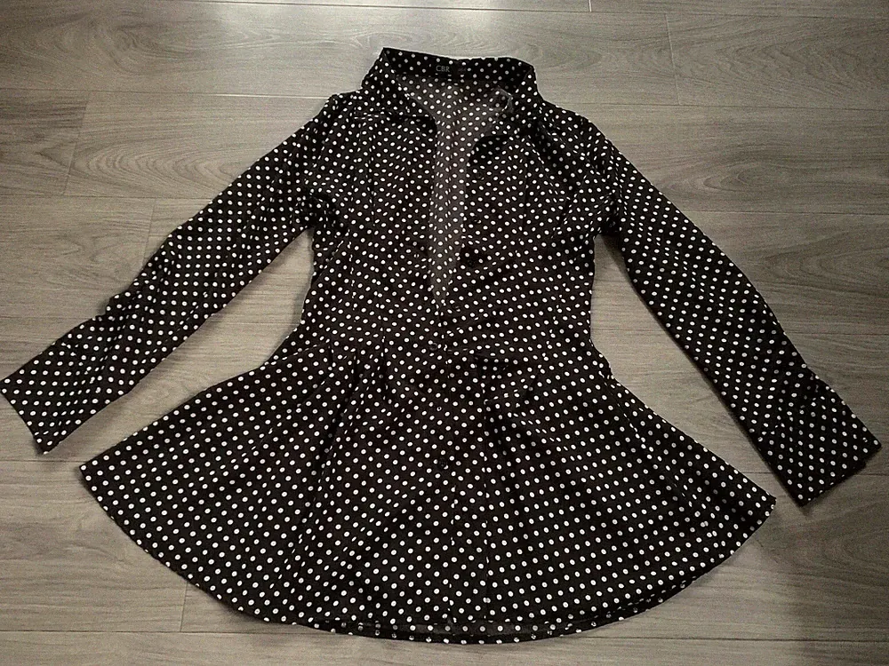 Federleichtes schwarzes mit weiß gepunktetes Sommerminikleid Gr. XL, eher L