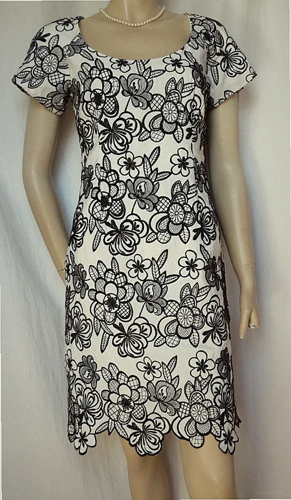 Festliches Kleid 34 weiß schwarz geblümt bestickt Hochzeit Sommer neuwertig