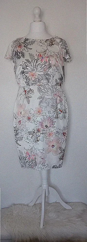 Festliches Kleid, Größe 42 , V- Ausschnitt im Rücken geschmückt mit einer Kette