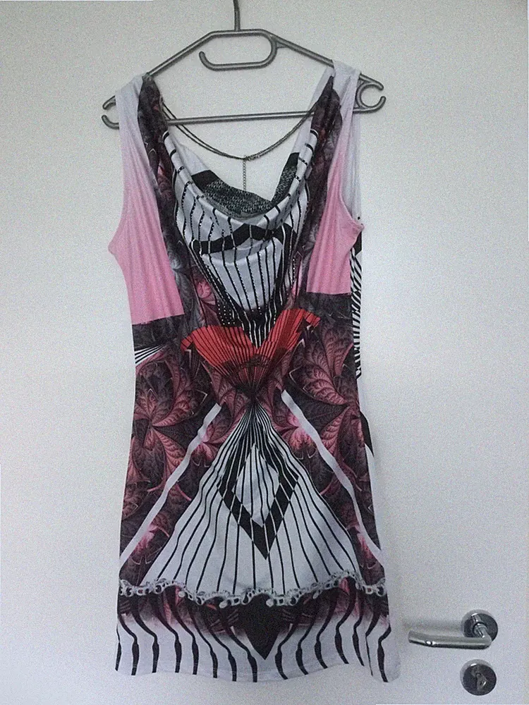 Figurbetontes Sommerkleid / Strandkleid mit Wasserfallausschnitt Gr. 40