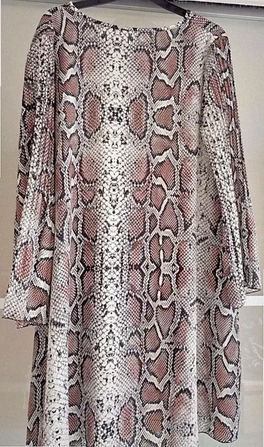 Fließendes Kleid mit Schlangenmuster Gr XL/40-42 luftig leicht