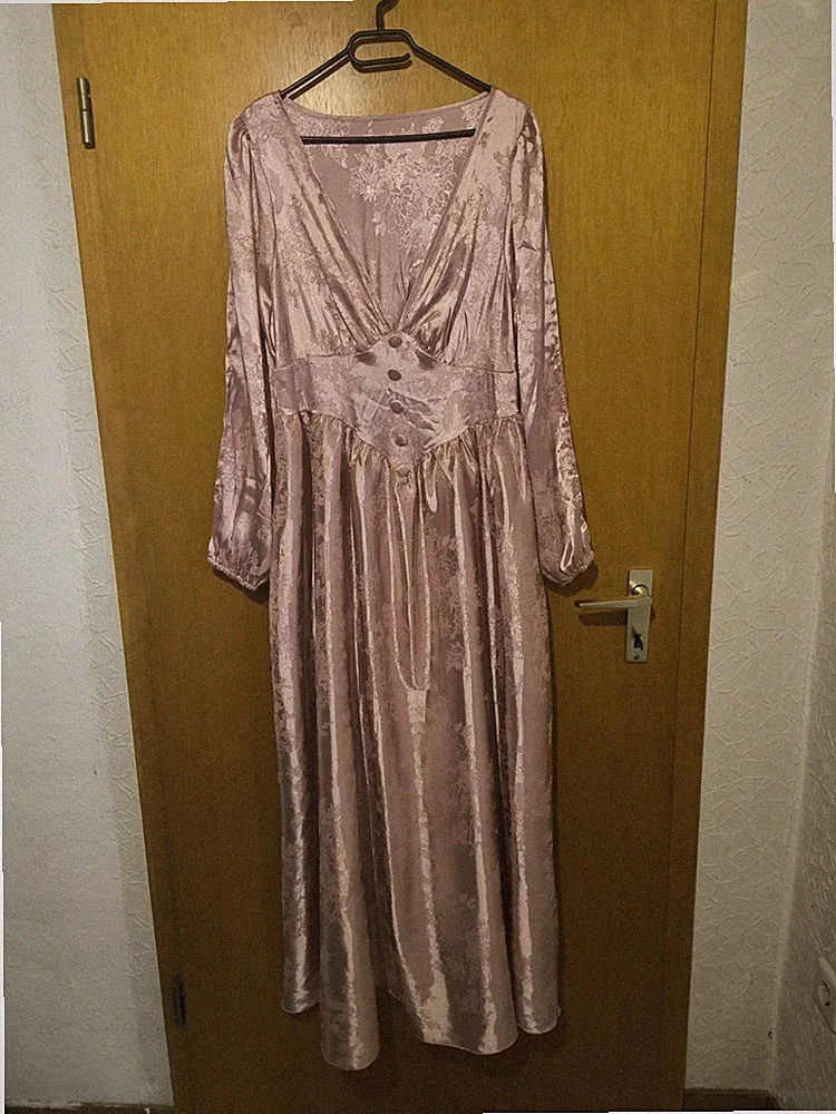 Flirla Elegantes, vintage-inspiriertes Cocktailkleid für Damen in Große Größen.