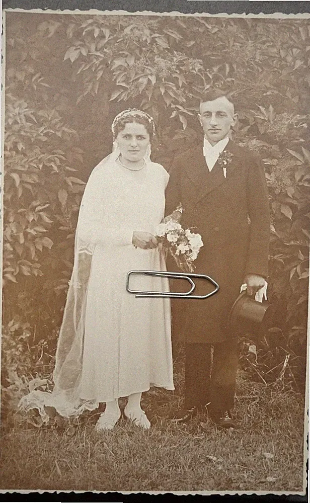 Foto Portrait Hochzeit Mann Frau Zylinder Brautkleid Bild Sprottau Polen Karte