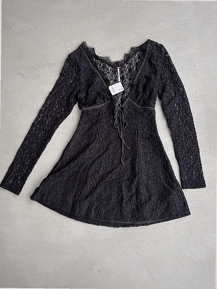 Free People Minikleid mit Spitze Petra. Schwarz. Klein. UVP 158£.