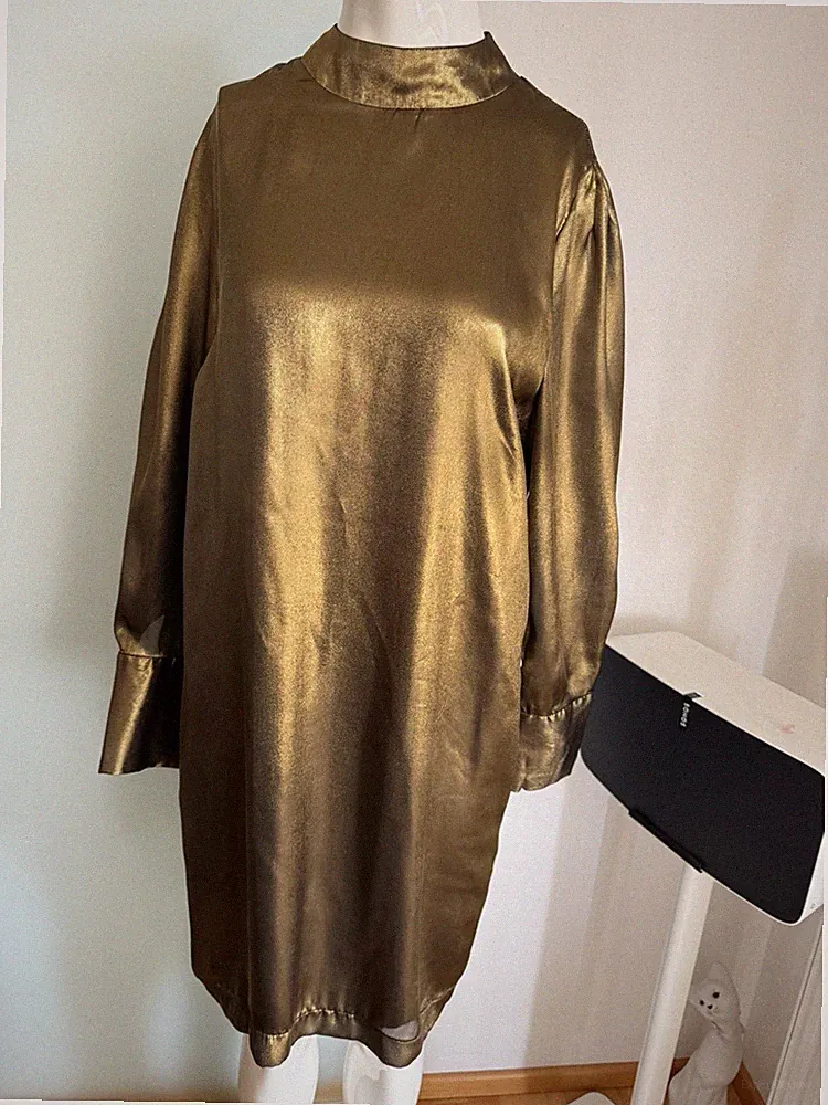 FREE QUENT Damen Etuikleid Satin gold knielang Stehkragen Langarm Knopf