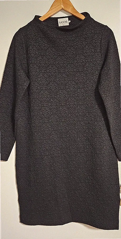 GANNI Strukturiertes Jacquard Strick Etuikleid Stehkragen, Schwarz, S