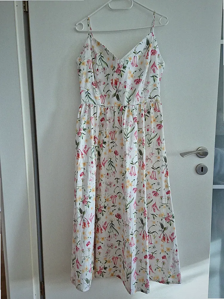 Geblümtes Sommerkleid V Ausschnitt Wadenlang 100% Baumwolle A-Linie | M | H&M...