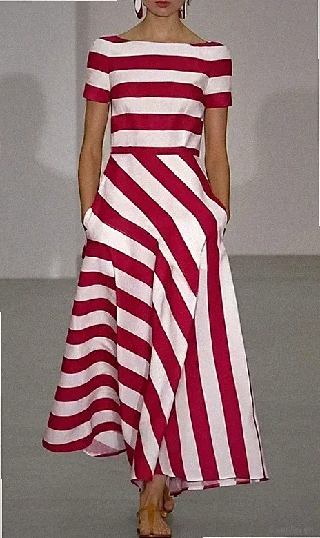 Gestreiftes A-Linien-Kleid mit asymmetrischem Muster
