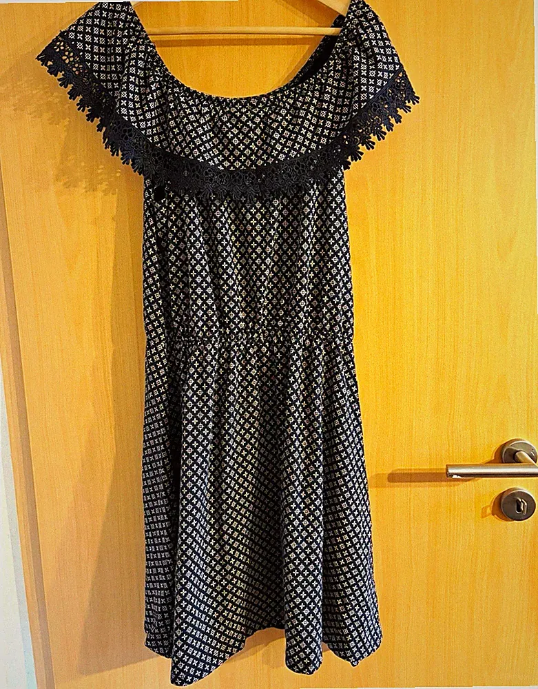 Gina Damen Off-Shoulder A-Linien-Kleid Gr. 38 Schwarz/Weiß Spitze knielang