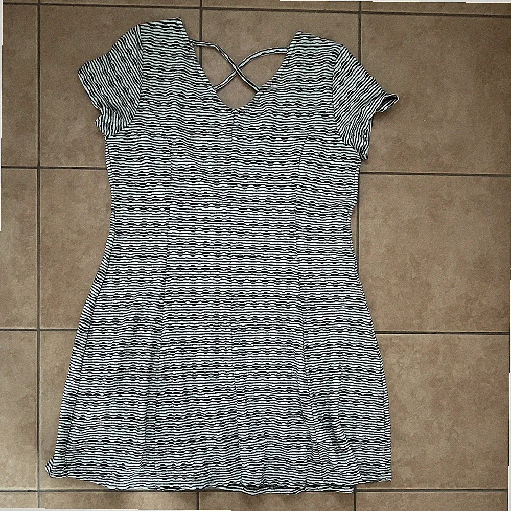 Gina Jersey A-Linien Kleid Gr. 42 schwarz weiß Kurzarm V-Ausschnitt Minikleid