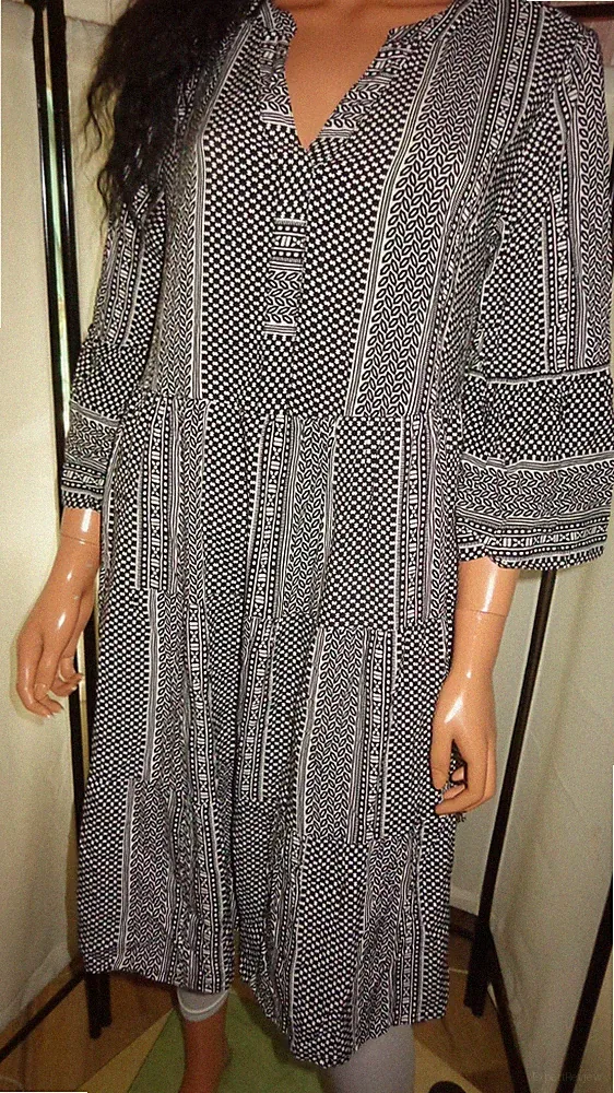 Gina luftiges Sommer Kleid schwarz-weiß gemustert Glockenärmel A-Linie Gr 40/42
