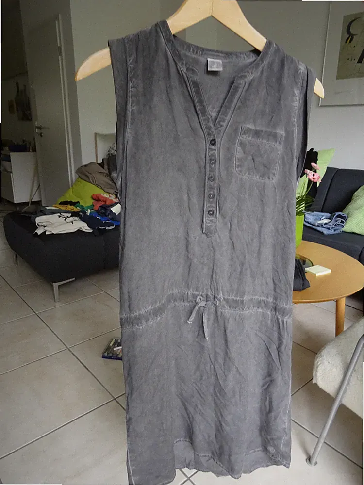 graues neuwertiges Kleid, Größe 170 von s. Oliver, ca. knielang