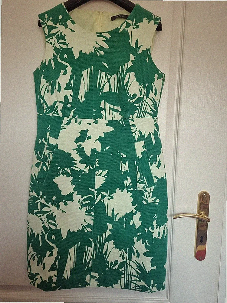 Grünes ärmelloses mini Etuikleid von Esprit Gr. 38 Länge 85 cm gemustert