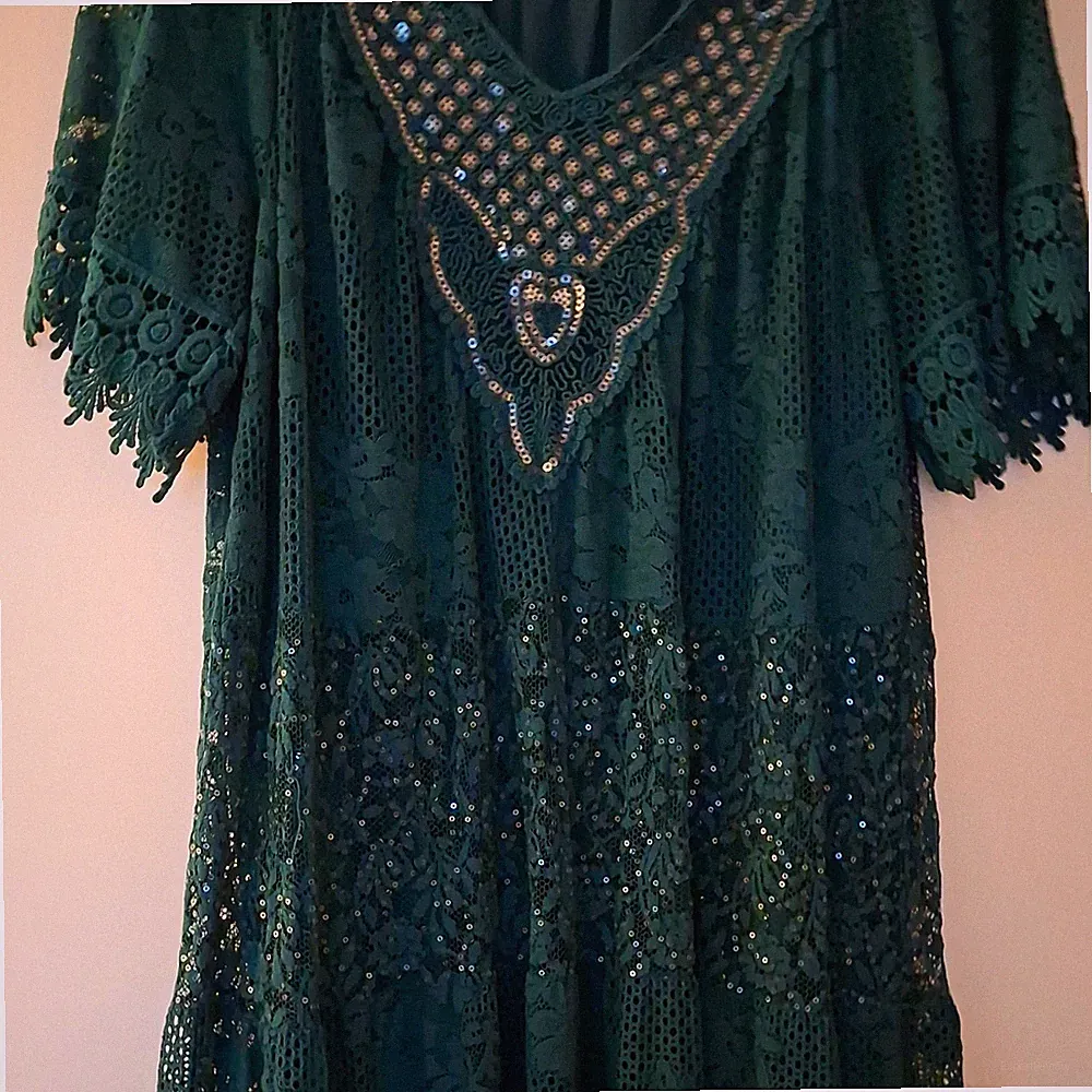 Grünes Spitzenkleid Damen A-Linie knieumspielend Baumwolle M/L V-Ausschnitt