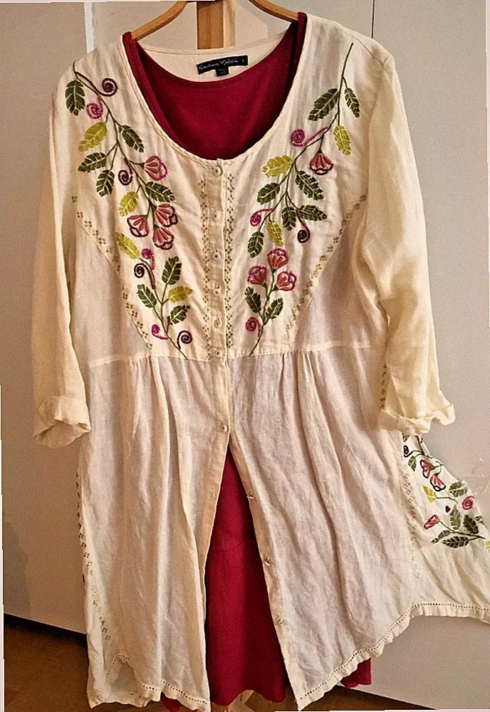 Gudrun Sjöden Kleid mit kostbaren Stickereien creme+ bunt Baumwolle Leinen Gr L