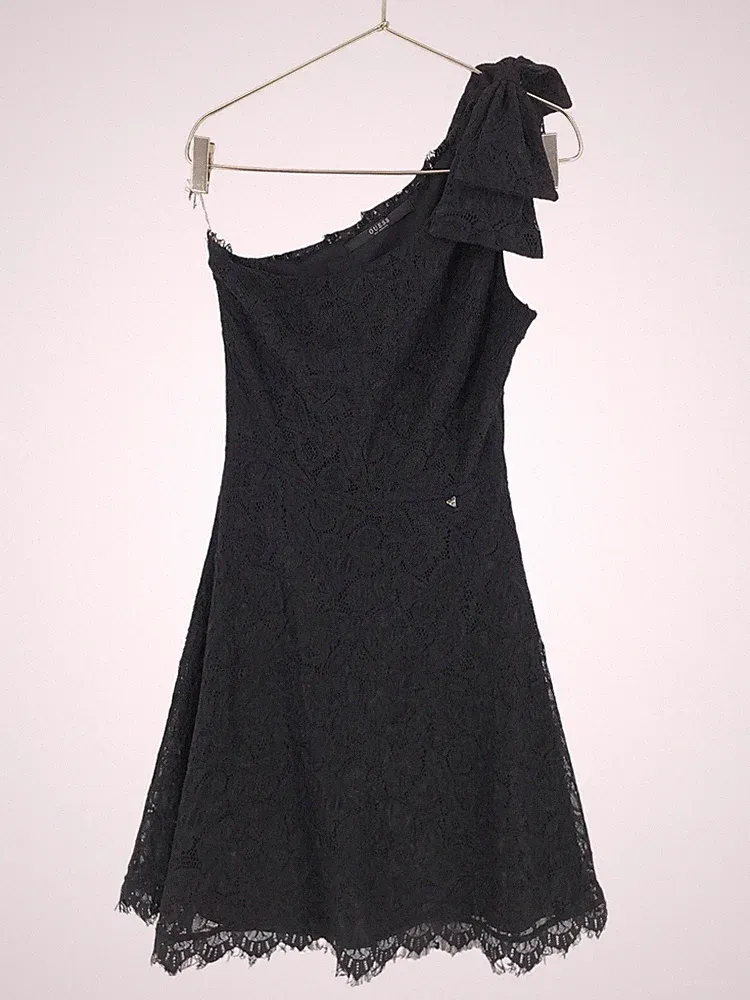 GUESS Damen Schwarzes One-Shoulder Kleid XS Knielang Kurzarm A-Linie