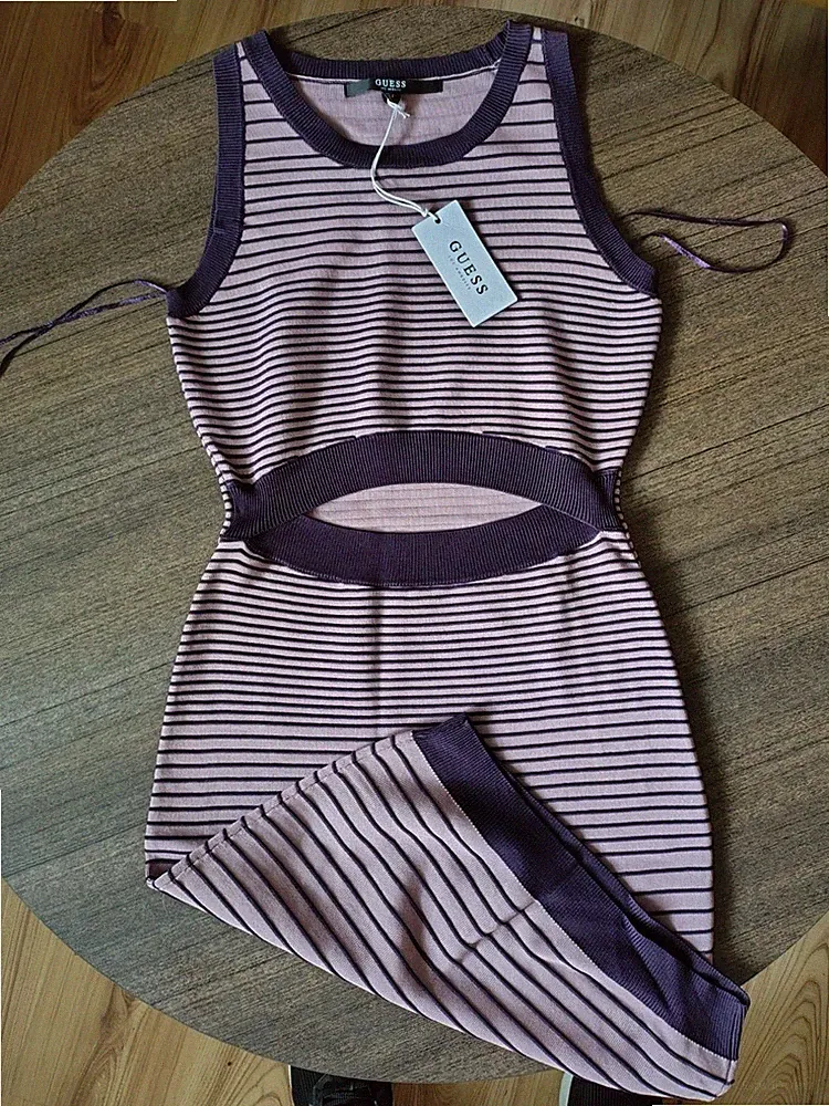 Guess Kleid mit Cut Out Größe S Lila Viscose Nylon Neu Mit Etikett