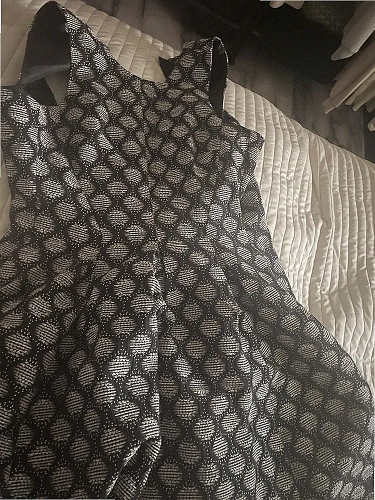 H&M Damen A-Linie Kleid Schwarz/Silber Punkte Knie Ärmellos Rundhals S