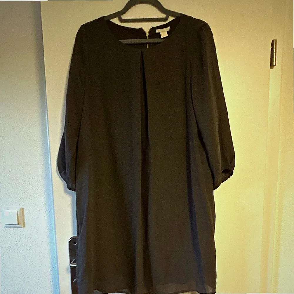 H&M Damen Etuikleid 42 grau knielang Langarm Rundhals Chiffon RV