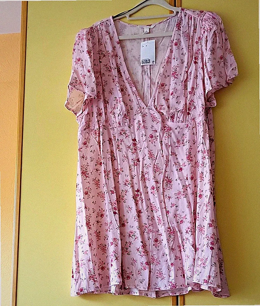 H&M,Damen, Kleid Blumen, XL,neu,V-Ausschnitt,Kurzarm,Rüschen,rosa
