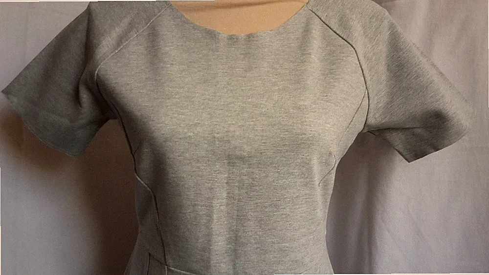 H&M Damen Kleid knielang, Kurzarm, Reißverschluss, Schlitz, Gr.M grau