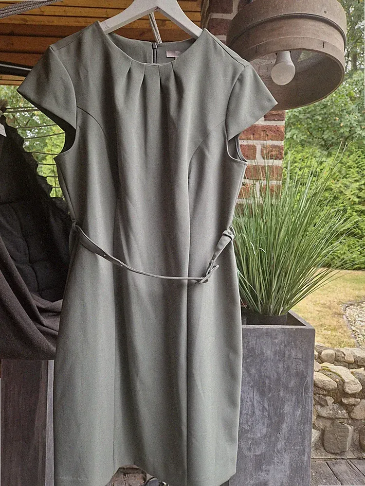 H&M Etui Cocktail-, Party-, Freizeit-Abendkleid, neuwertig, Gr. 46 salbeigrün