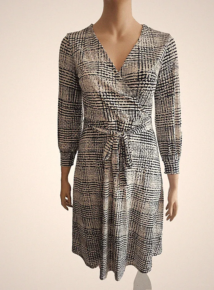 H&M Gr.L elegantes Kleid midi wadenlang A-Linie bedruckt beige Wickel Optik