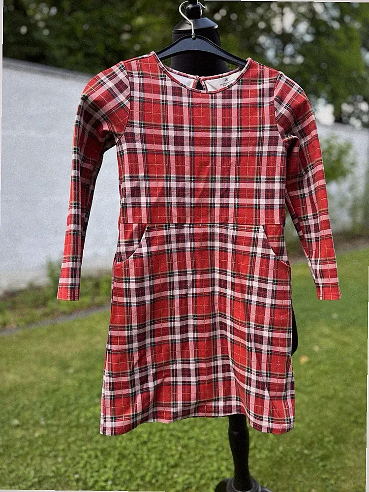 H&M Mädchen Kleid rot mit Goldfaden mit Gürtel Gr. 122 128
