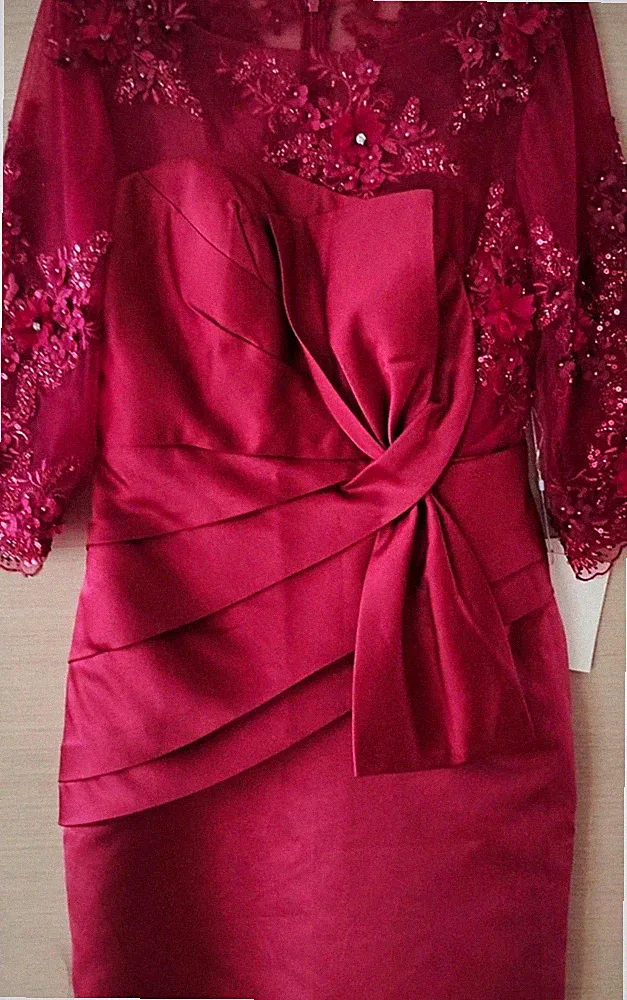 Handgefertigtes,elegantes Kleid aus Satin und Spitze mit Applikationen Gr.38