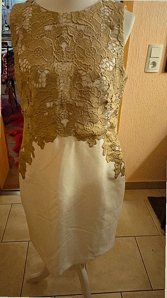 HEINE Etuikleid weiß/gold Spitze Blumen, ärmellos, Gr. 42