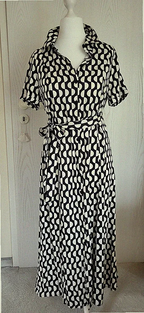 Heine - neuw. Hemdblusenkleid für den Sommer mit grafischem S/W Muster. Midi