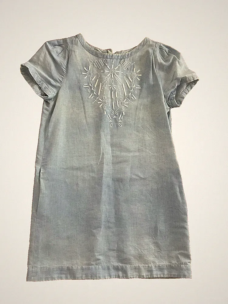 Hellblaues Athé by Vanessa Bruno Jeanskleid, Flügelärmel, Stickereien, Gr. 40