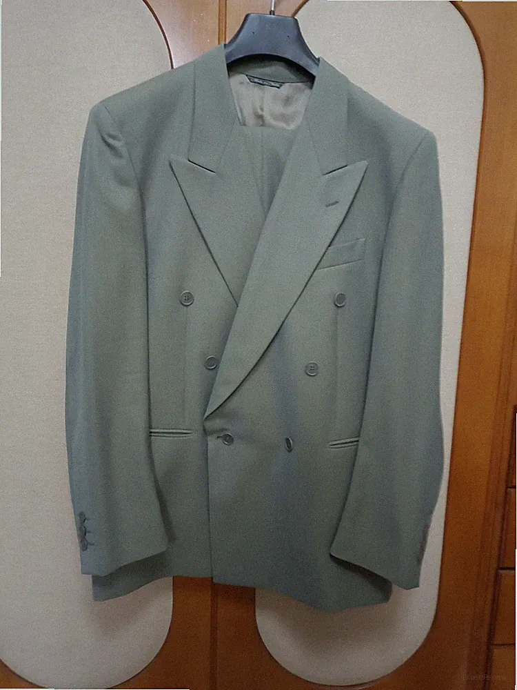 Herren Kleid Zweireiher. Kleid Doppelbrust. Eleganter Komplett