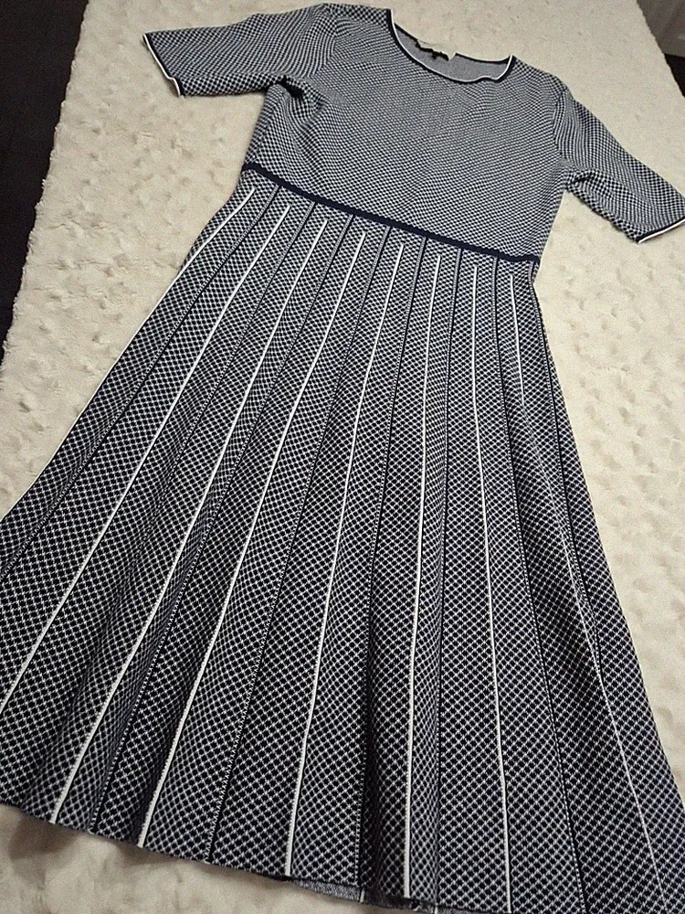 Hobbs Damen Plissee Kleid Größe 12 UVP139