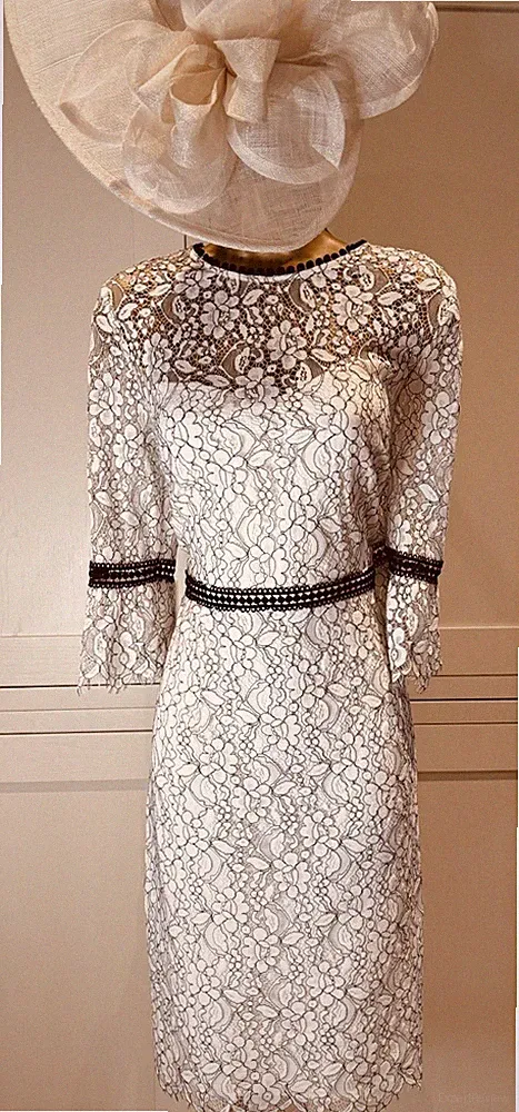 Hobbs UK 14 schwarz & weiß Blumen Spitze Overlay 3/4 Ärmel tailliert Anlass Kleid