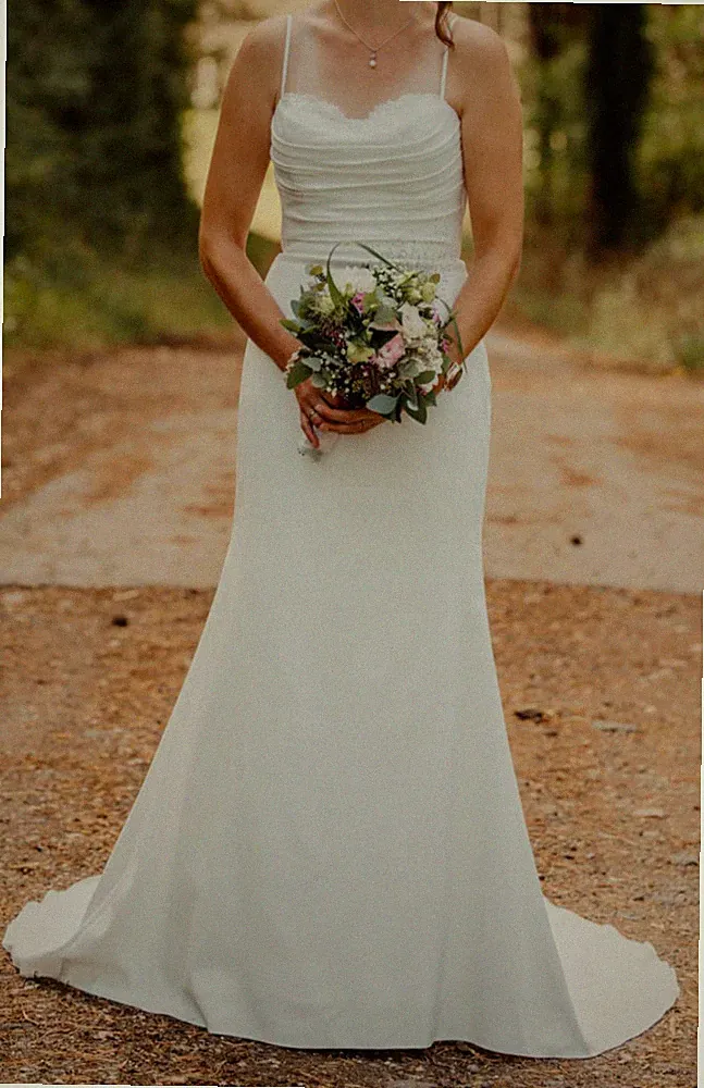 Hochzeitskleid, Farbe Ivory, UK-Größe 12, Spaghettiträger, Knopfleiste, Schleppe