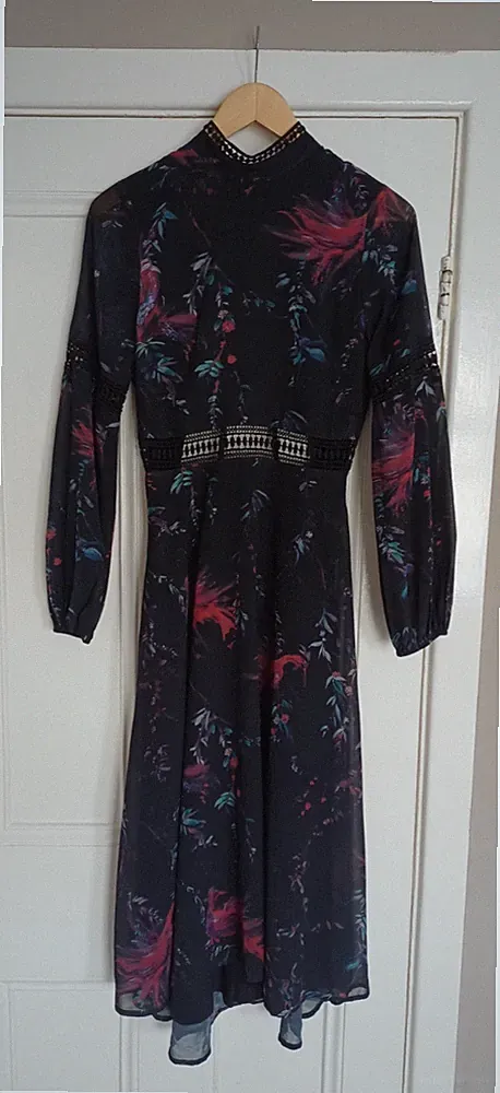 Hope & Ivy Damenkleid UK 10 marineblau Blumen Vögel hinten offen Midi Spitzenbesatz neu mit Etikett