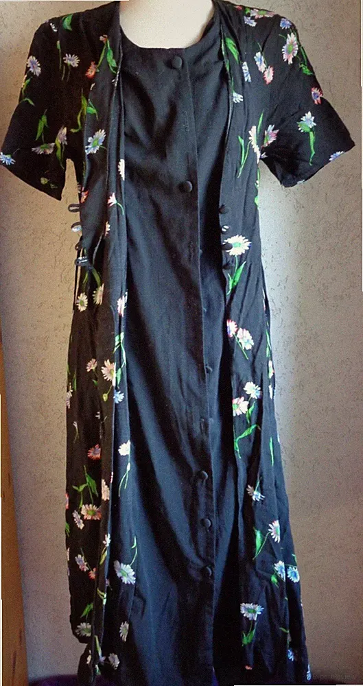 Hübsches Kleid Gr. 42 Achsel W 47 cm Lä. 104 cm