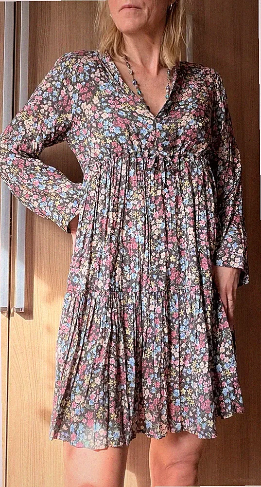 Hübsches, Leichtes Geblümtes Sommerkleid, Größe S./M, 100 % Viskose