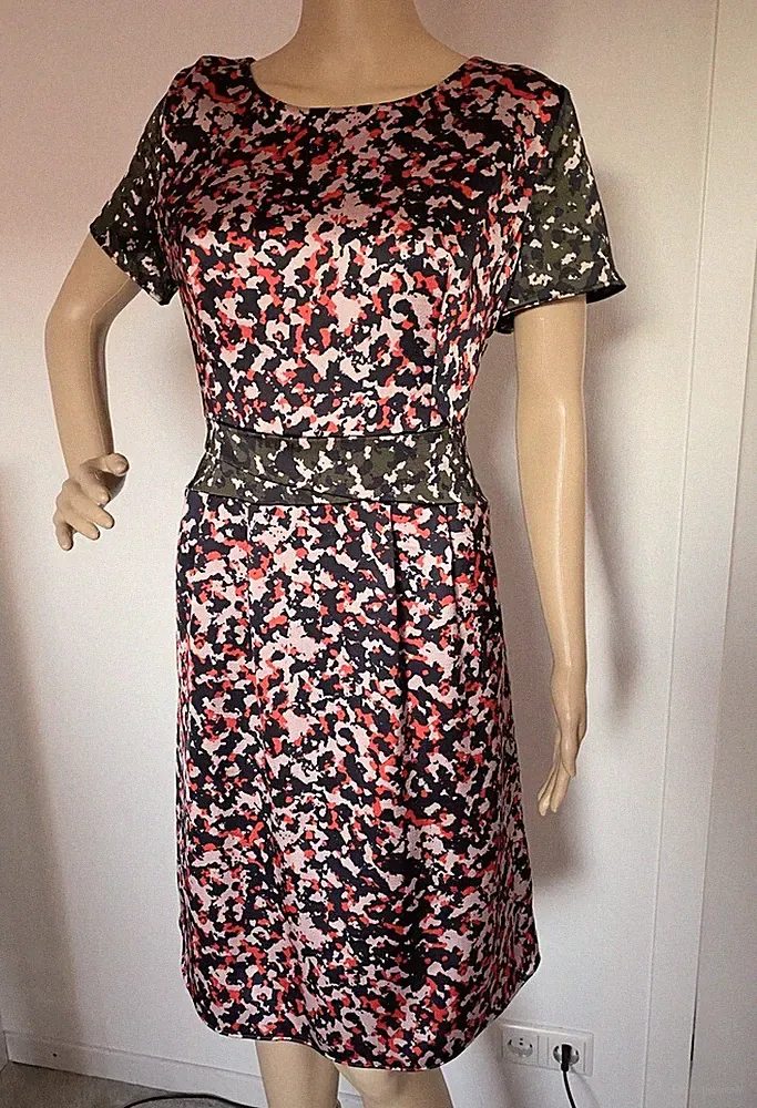 Hugo Boss Kleid Satin Seidig Gr. 40