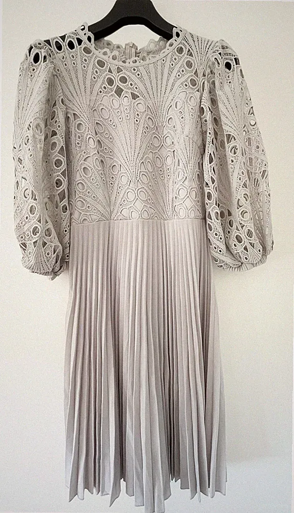 IWFEV Spitzenkleid plissiert, Partykleid, wadenlang, hellgrau - Größe L