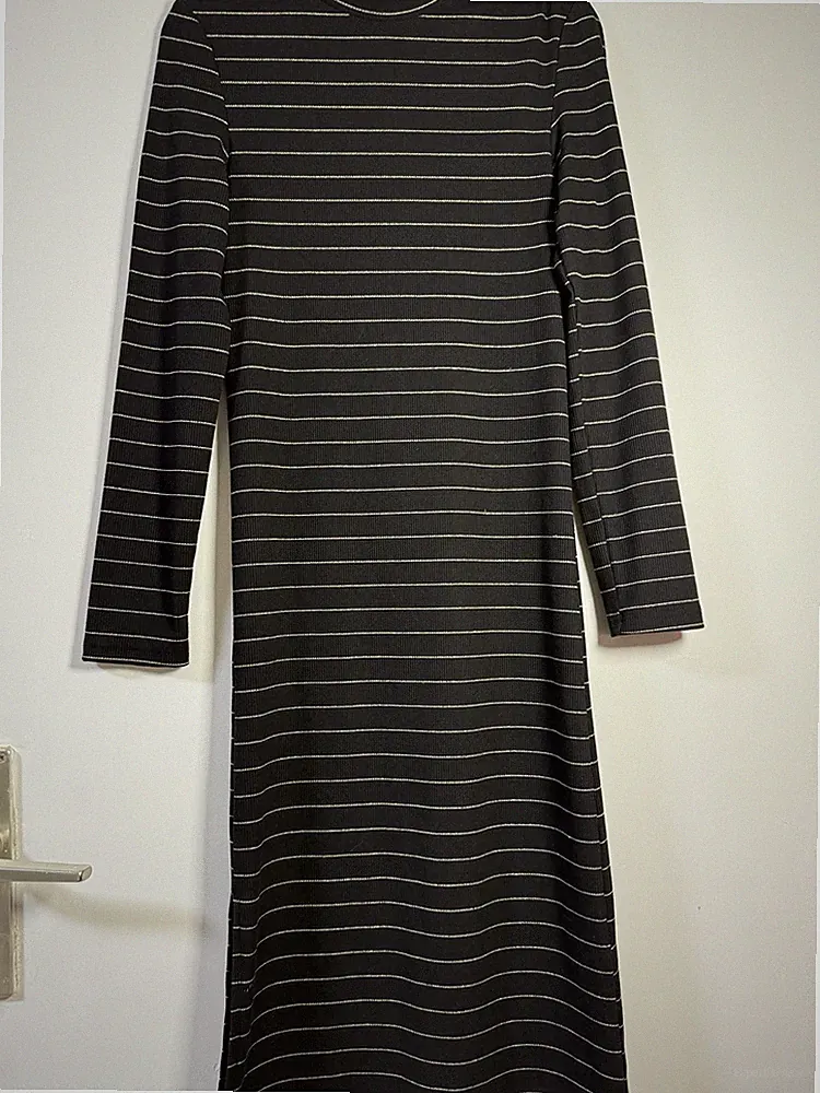 JACK by BB Dakota Damen Etuikleid XS Midi schwarz gestreift Cut-Out Langarm