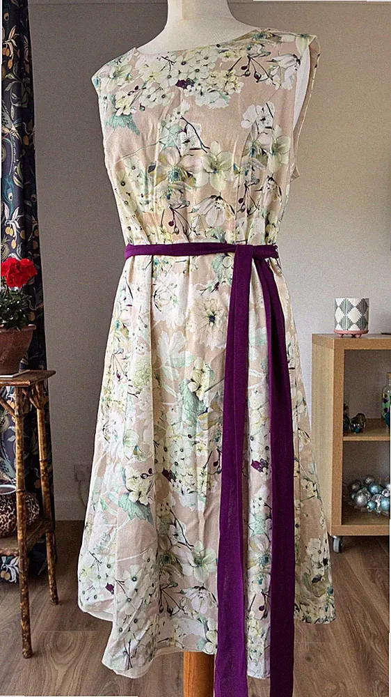 Jacques Vert Gr. 20 Blumen Midikleid Hochzeit Gast Anlass Satinfutter Gürtel