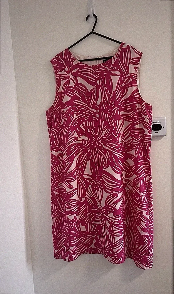 Jaeger Kleid UK 18 100% Seide rosa Blumen Etuikleid ärmellos Hochzeit Gast Anlass