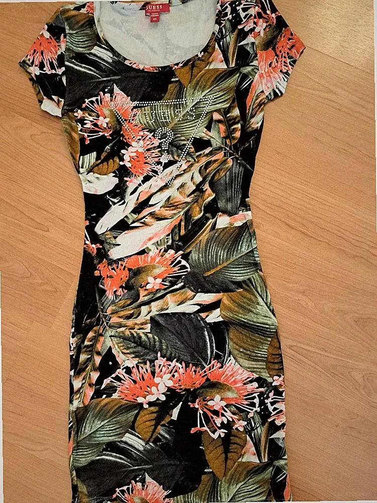 Jearsey Kleid mit Blumen von Guess. Viele Details . Gr. XS/34